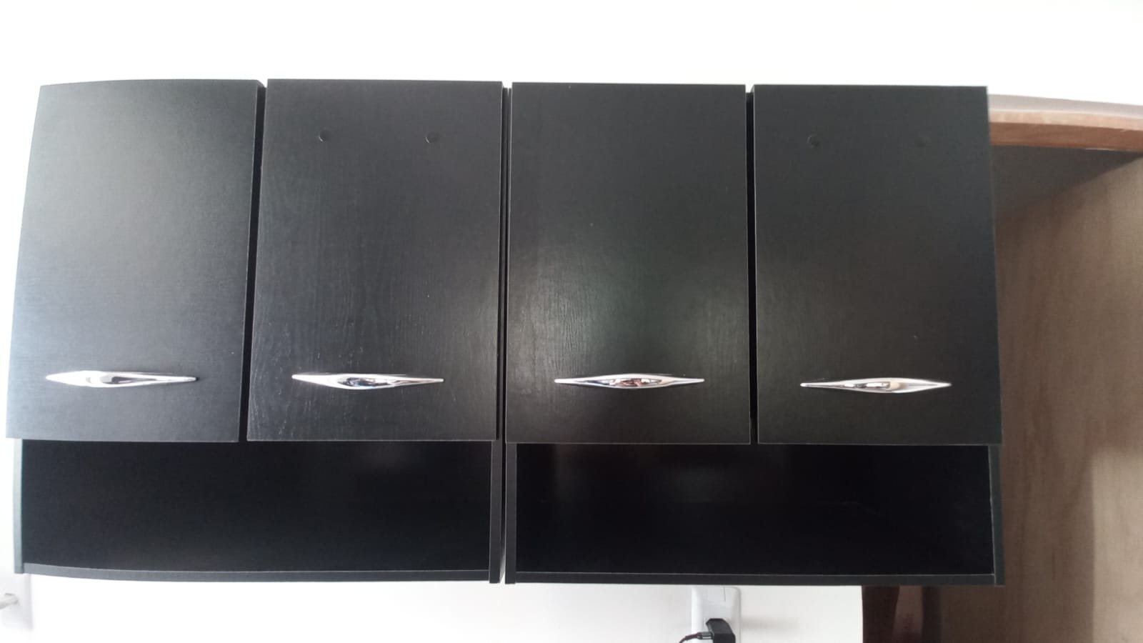 Armário aéreo de cozinha instalado