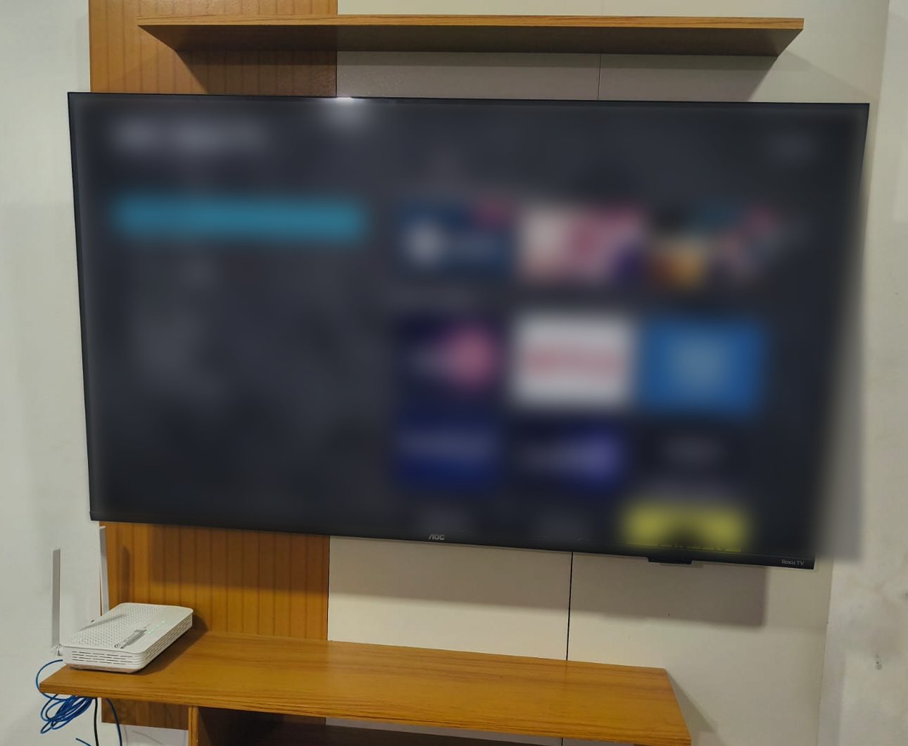 Painel com TV instalada